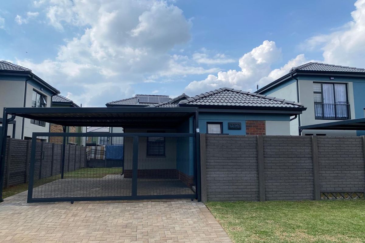 Modern 3-Bedroom Family Home in Sought-After Leopard’s Rest Security Estate - Photo 2