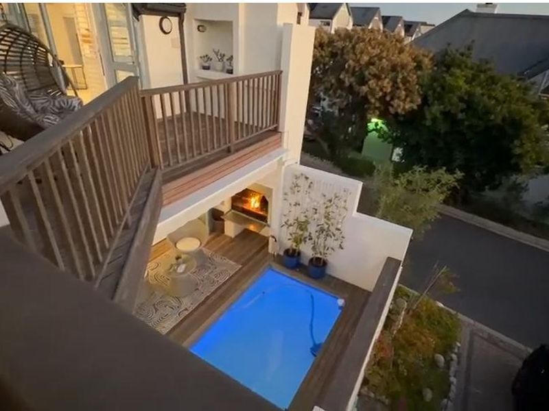 Exceptional Fully Furnished 3 bedroom coastal dream home to rent - Photo 4