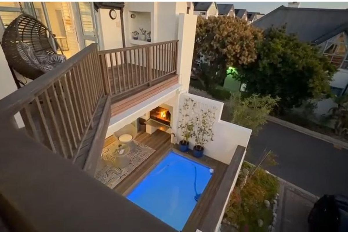 Exceptional Fully Furnished 3 bedroom coastal dream home to rent - Photo 4