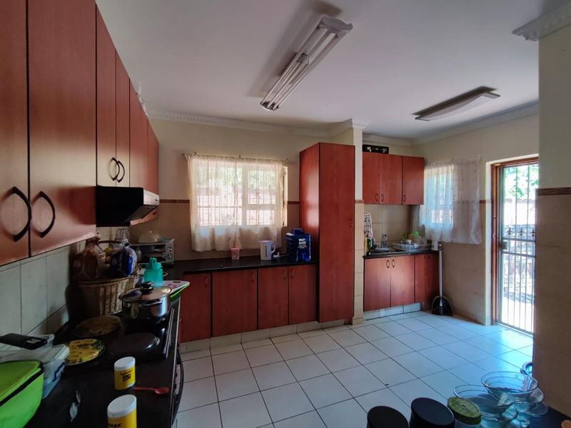 Property to Rent - Photo 2