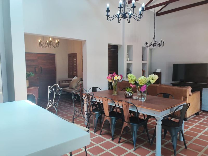 4 bedroom home, simplex, in La Coma Lifestyle Estate, with solar system! - Photo 4