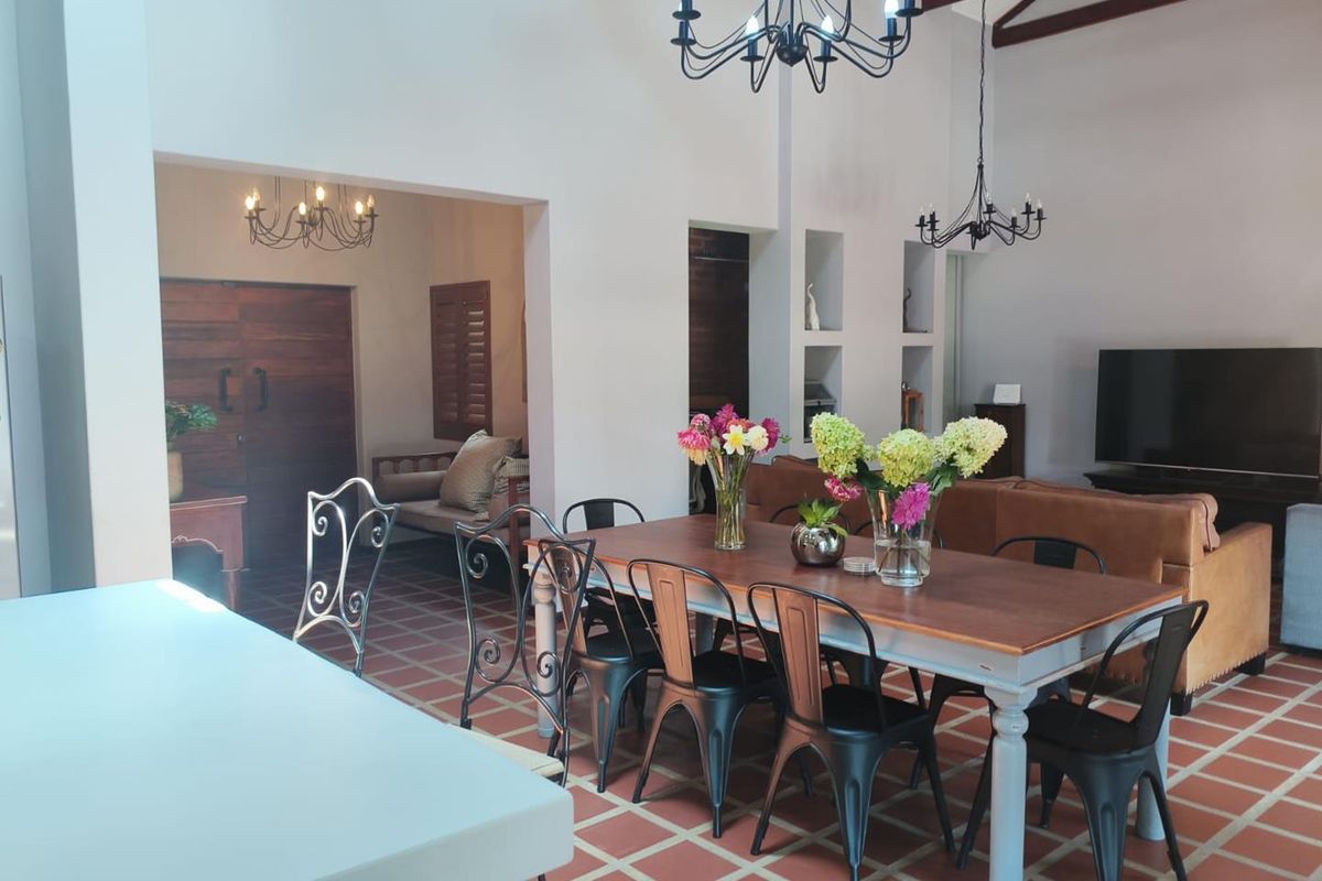 4 bedroom home, simplex, in La Coma Lifestyle Estate, with solar system! - Photo 4