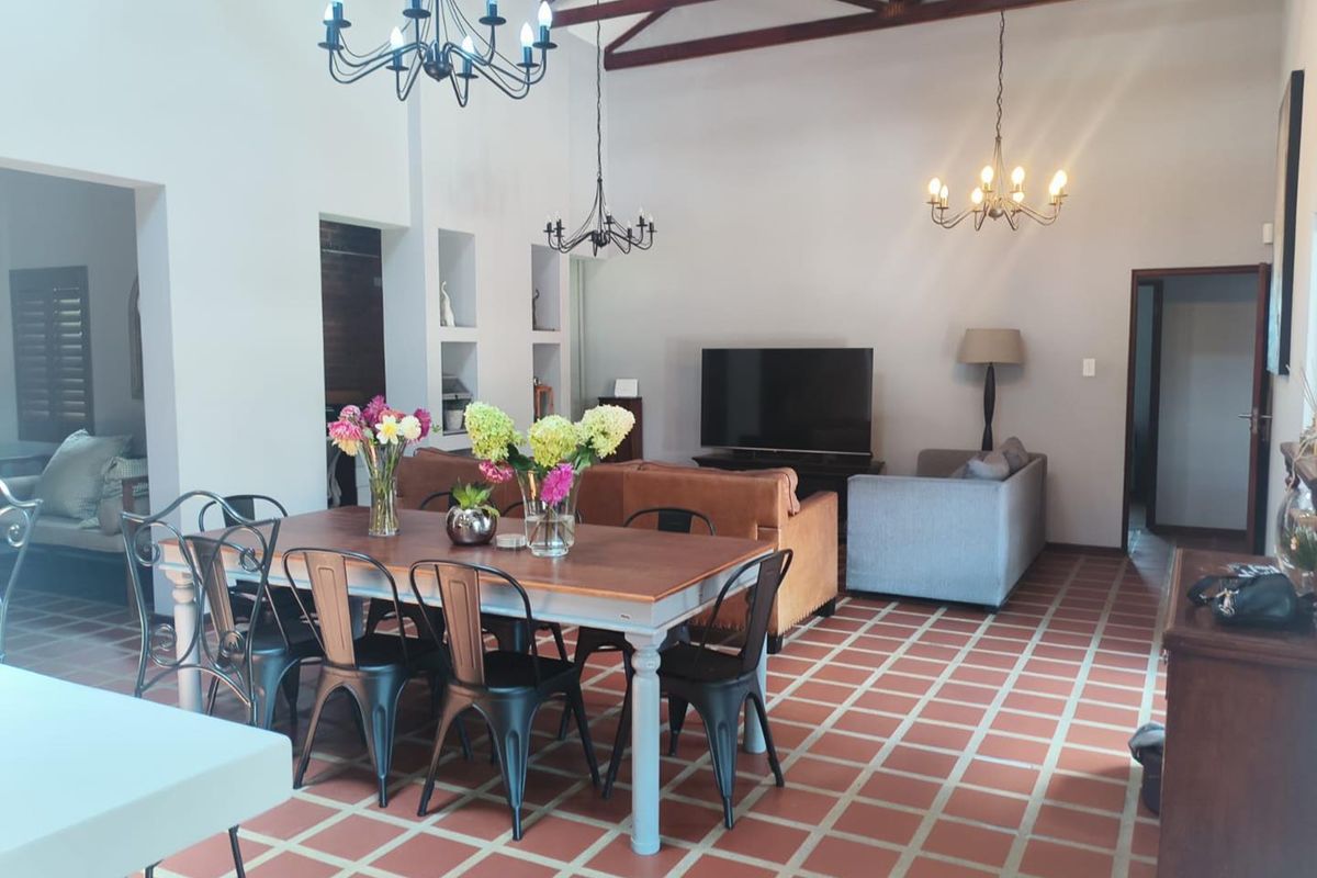 Exclusive security area-4 bedroom simplex home,in La Coma Lifestyle Estate, with solar system! - Photo 5