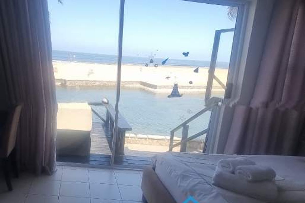 **Breathtaking Beachfront Property: A Unique Oasis Between the Atlantic Ocean and the Namib Desert** - Photo 4