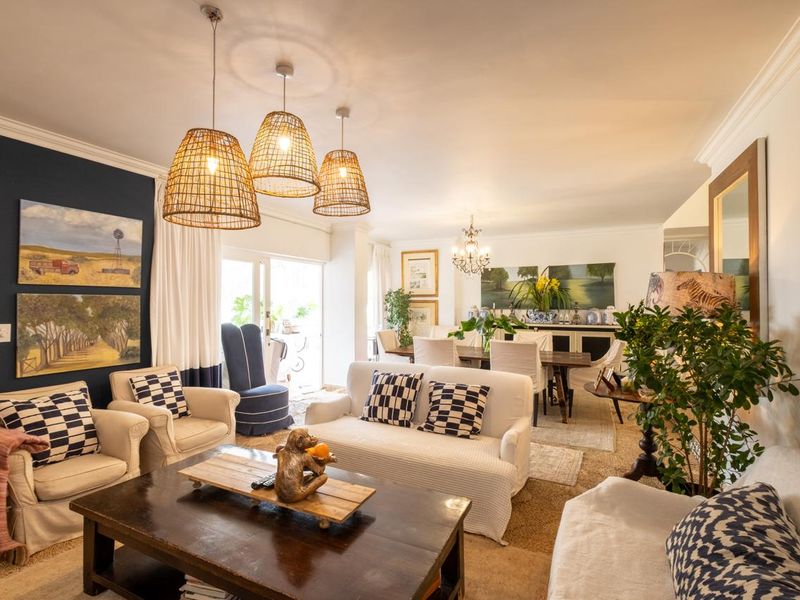 Family Home with Cottage and Staff Quarters in Prime Bryanston East location - Photo 4