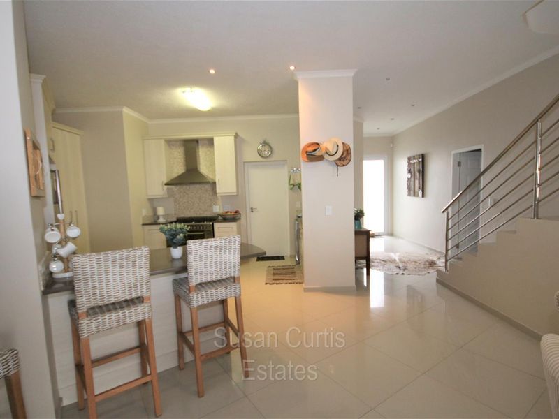 MODERN SEAFRONT TOWNHOUSE - Photo 10