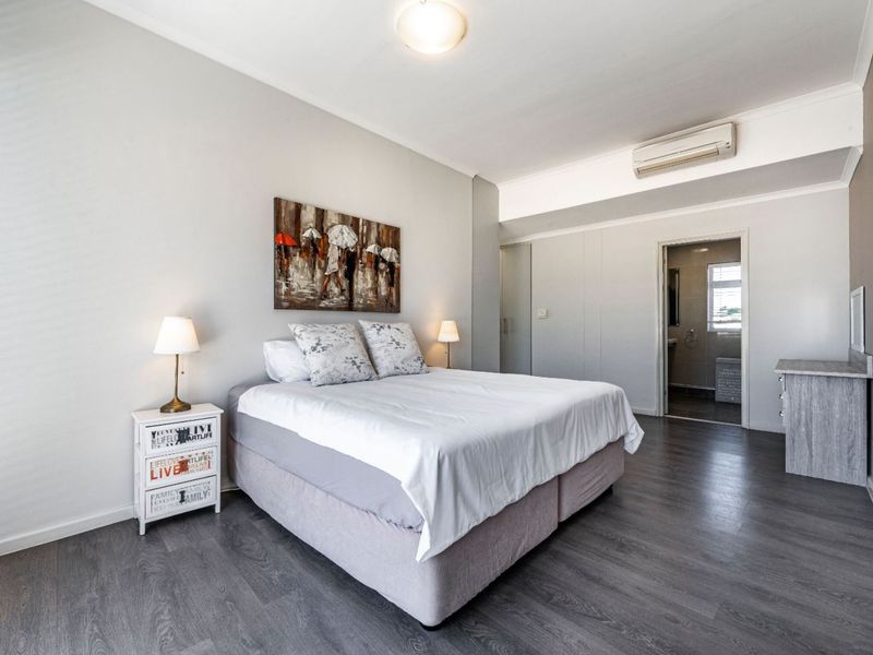 Penthouse with Spectacular Views in Trinity Gardens - Photo 10