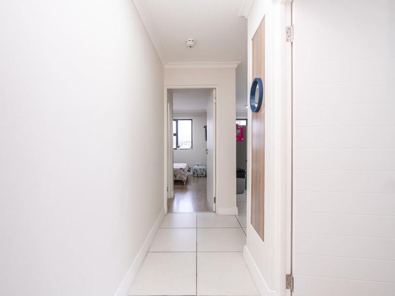 Easy living in the CBD, ideal for a young professional couple or 2 varsity students. - Photo 7