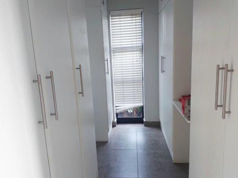 3 bedroom house with a separate flat - Photo 7