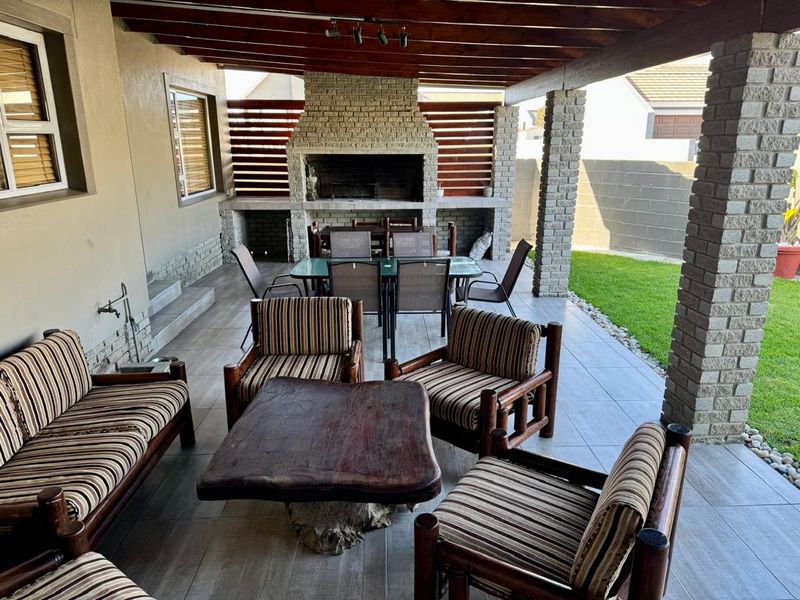 A quiet family home in mile 4 - Photo 5