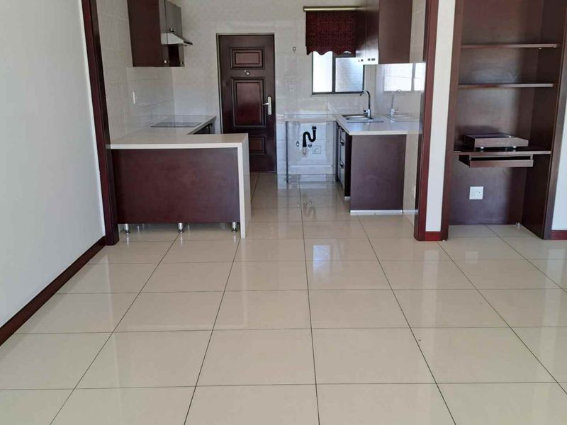 Executive 2-Bedroom Apartment with North-Facing Views in Lake Xanadu, Midrand - Photo 4