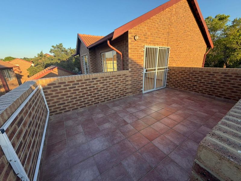 Two Bedroom Top unit in The Reeds, Centurion - Photo 2