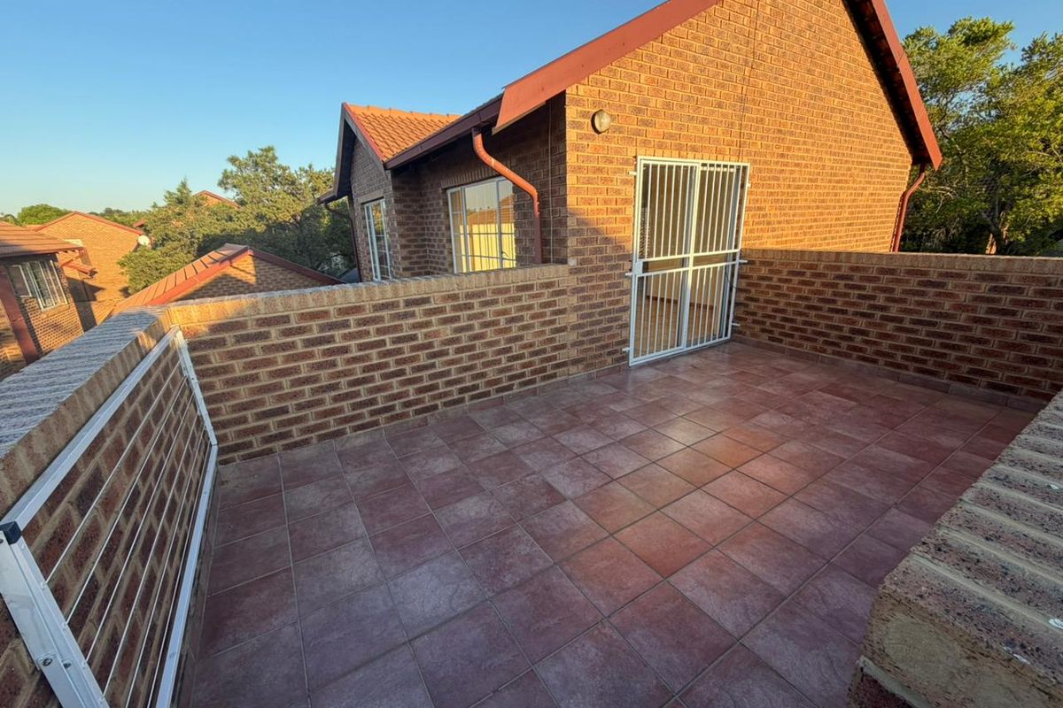 Two Bedroom Top unit in The Reeds, Centurion - Photo 2