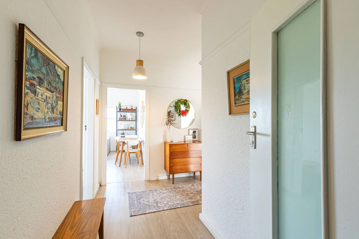 COMFORT, CHARM AND CAPTIVATING VIEWS - Photo 2
