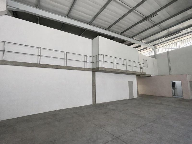 Hendra - Prime Mount Edgecombe Industrial Unit To Let | Impressive Showroom & Excellent Exposure - Photo 6