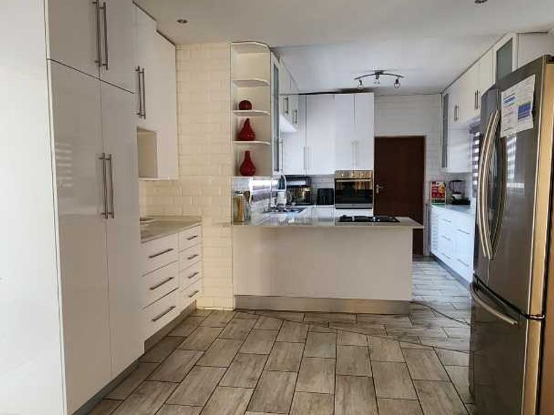 5 Bedroom Family Home For Sale in Ninapark - Photo 4
