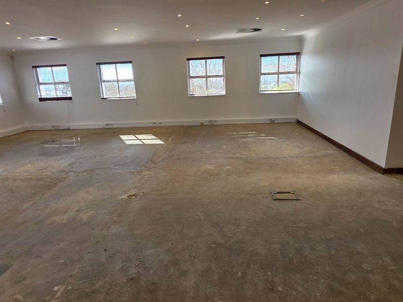 Recently Whiteboxed First Floor Office in Westlake - Photo 3