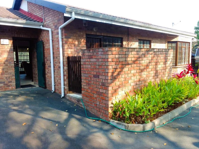 2-Bedroom Townhouse for Sale in Secure Complex – Manaba Beach, Margate - Photo 2