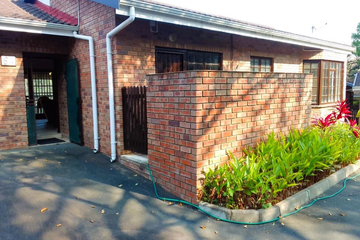 2-Bedroom Townhouse for Sale in Secure Complex – Manaba Beach, Margate - Photo 2