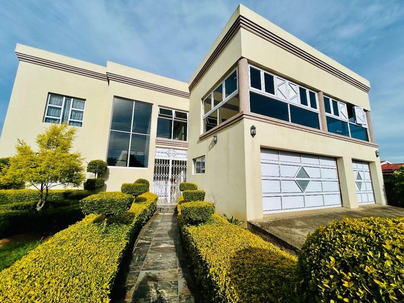 4 bedroom house with flat for sale. - Photo 2