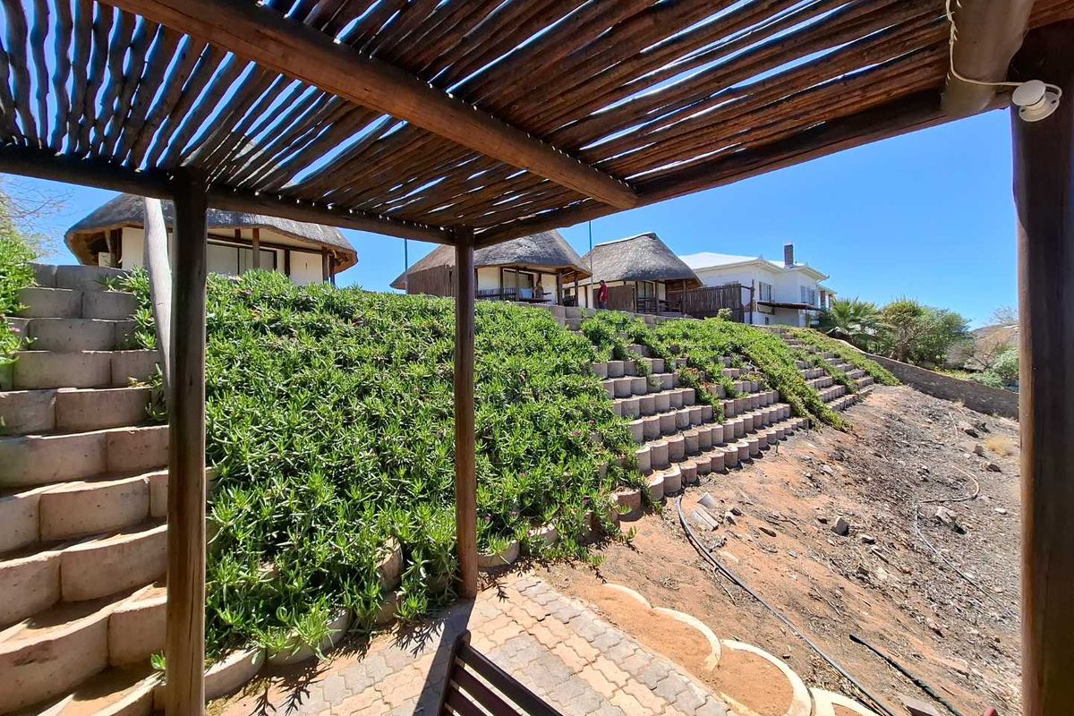 ENDLESS POSSIBILITIES! HOME WITH CHALETS AND PANORAMIC VIEWS. - Photo 3
