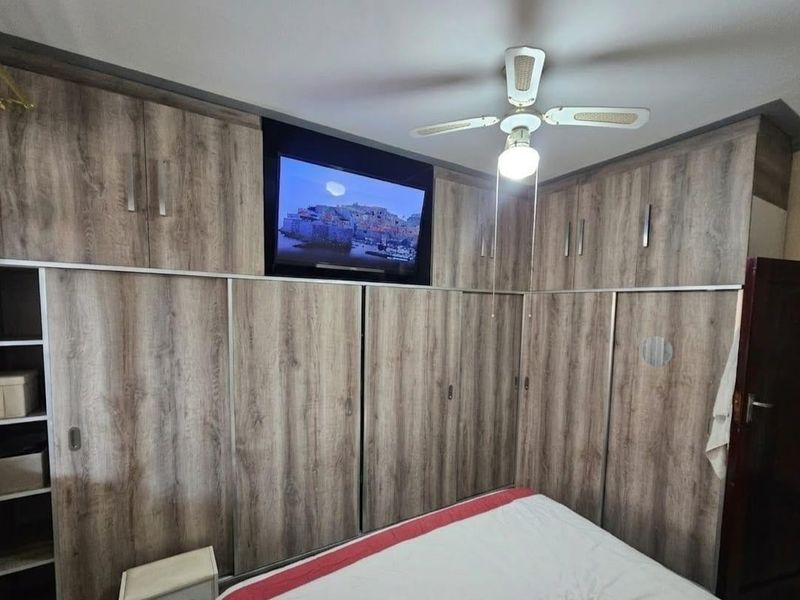 Beautifully renovated 1.5-bedroom apartment in the highly sought-after and well-managed Oceanview complex on the Bluff - Photo 9