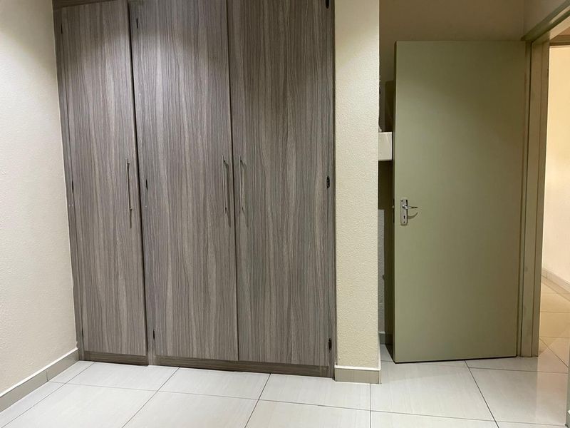 Beautiful 3-Bedroom House For Sale in Forestdale Estate, Douglasdale - Photo 7