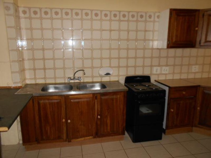 2 Bed, 1 Bath Apartment to rent - Photo 5