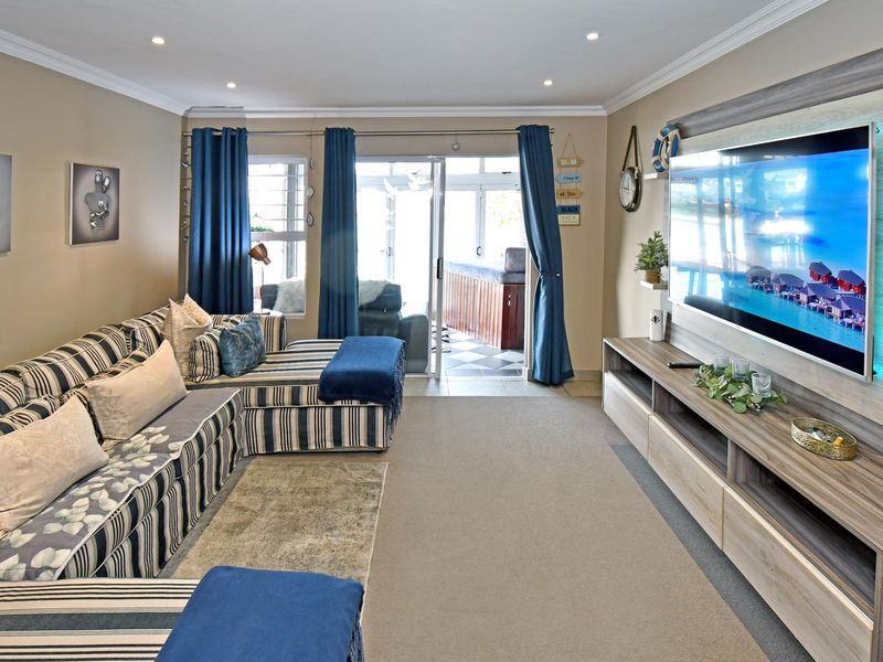 Tranquil Waterfront-Front Living in Secure Leisure Bay Estate - Photo 5