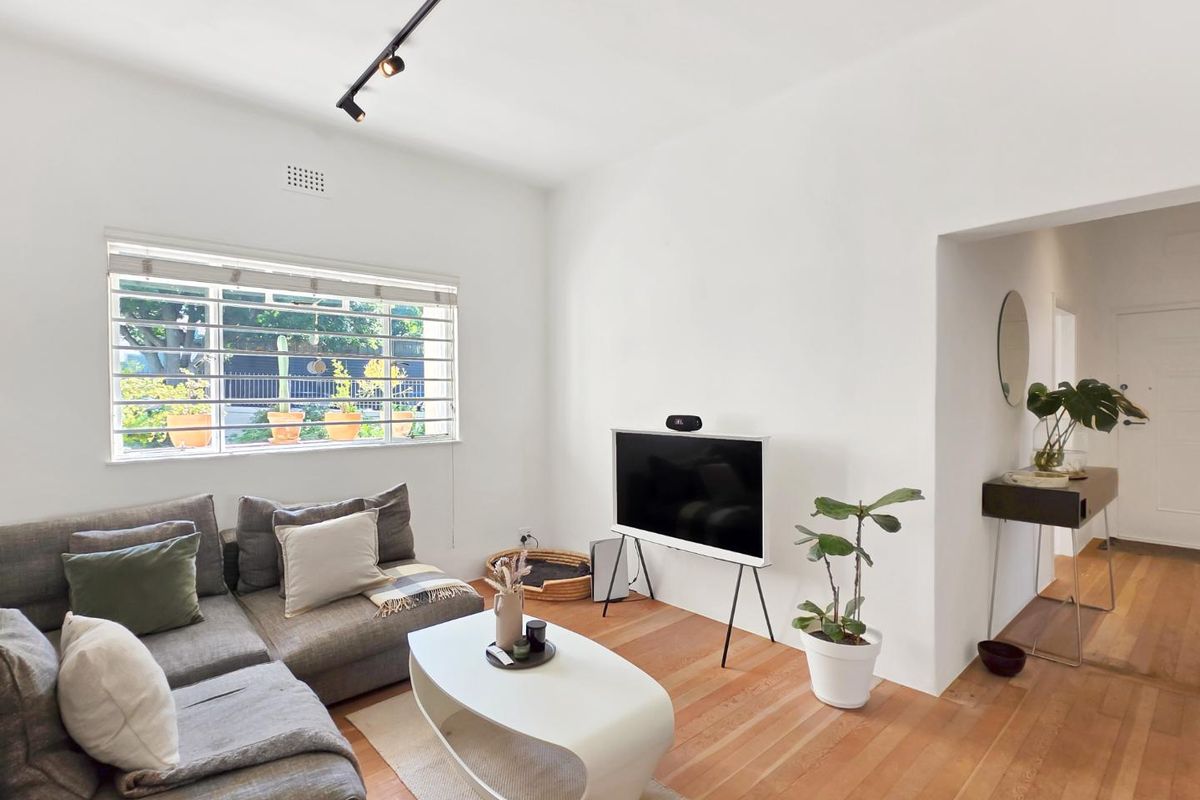 Sought-After Art Deco Block in Tamboerskloof - Photo 4