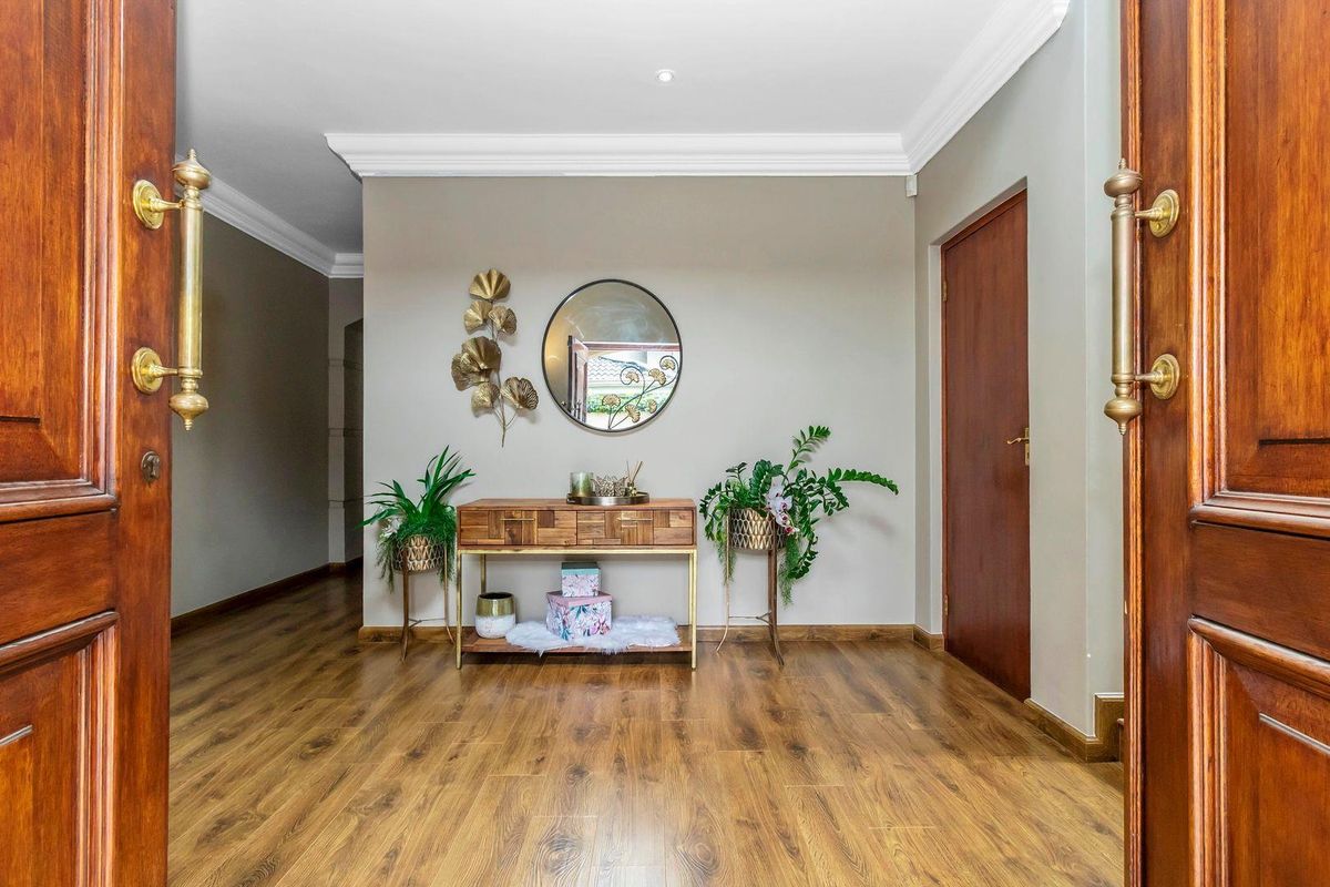 Classical family home in tranquil Kyalami Estate - Photo 3