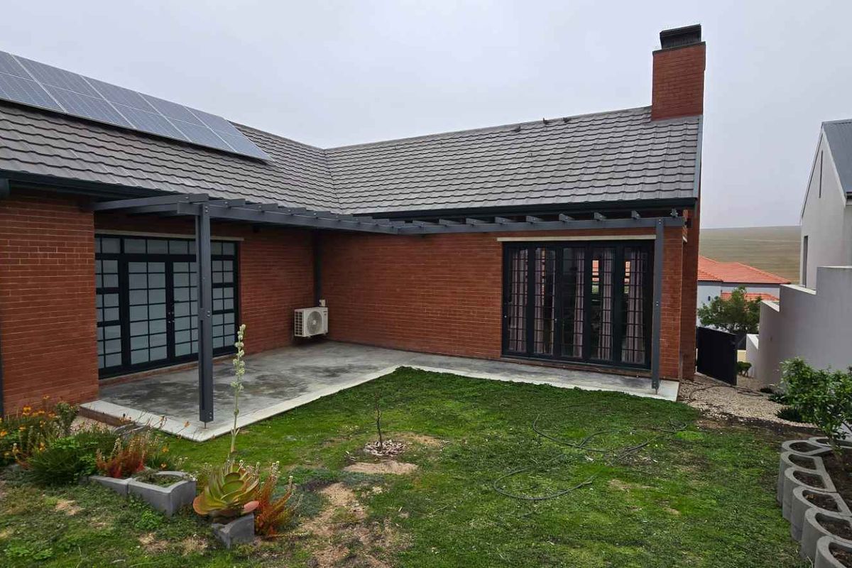 Charming 3-Bedroom Home in Secure Golf Estate with Breathtaking Views - Photo 5