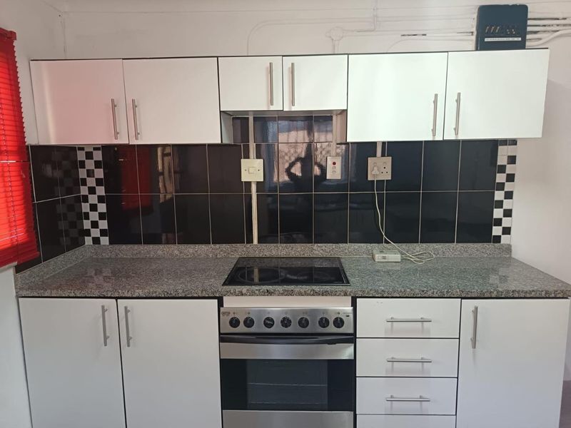 Beautifully Renovated Family Home with Income-Generating Granny Flat in Merebank - Photo 5