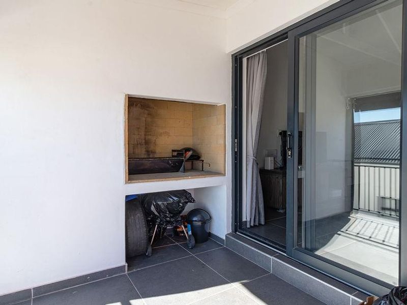 Experience Modern West Coast Living - Photo 5