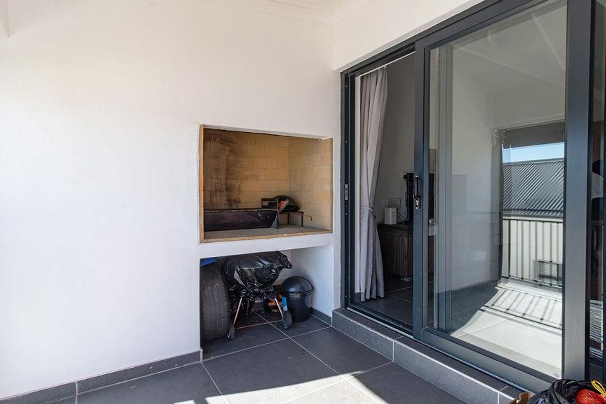 Experience Modern West Coast Living - Photo 5