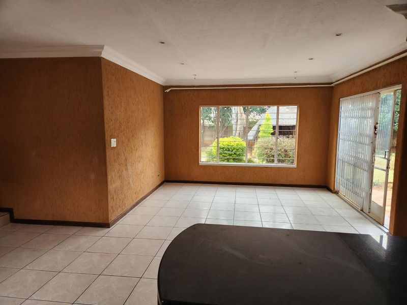 Priced to Sell - 3 Bedroom -2 Bathroom - Photo 10