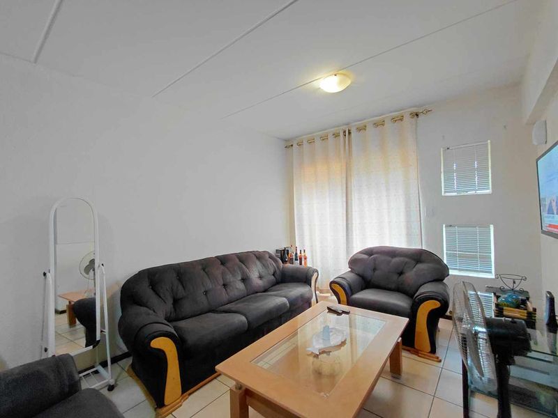 2 Bedroom Apartment, ground floor in Eagle Breeze Complex, Laser Park - Photo 4