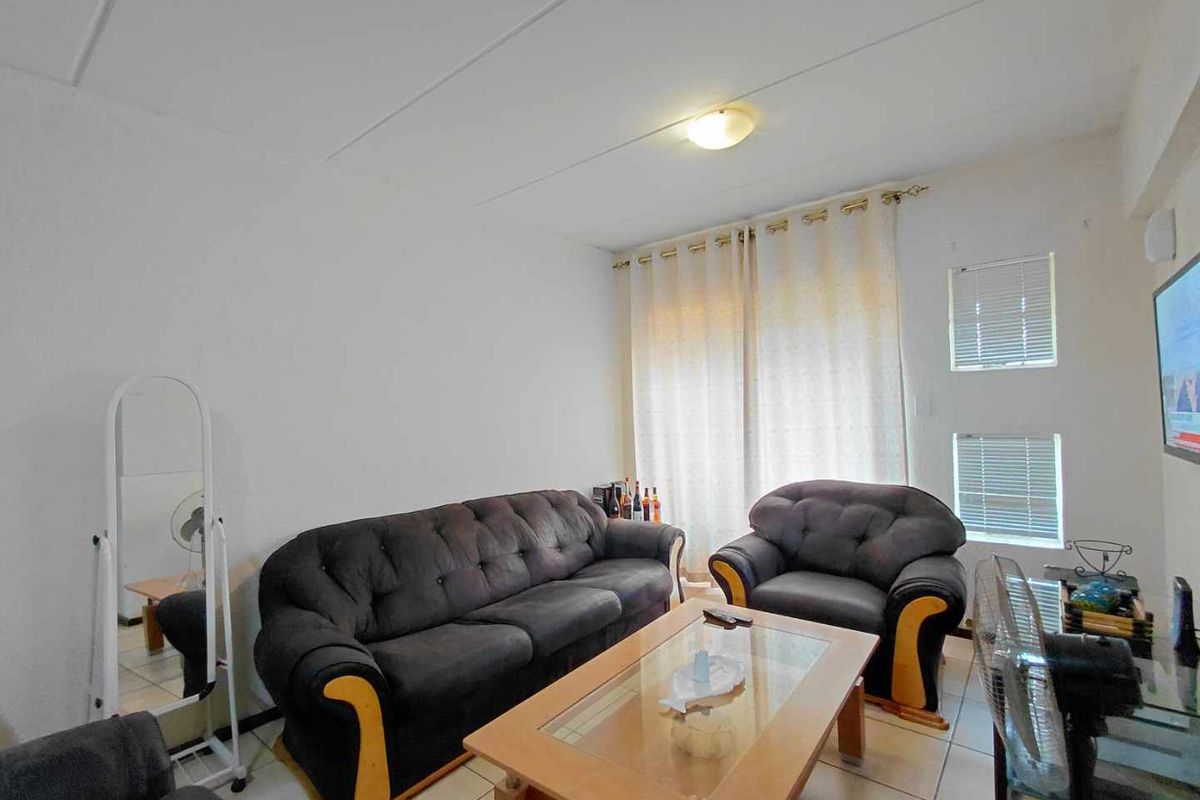 2 Bedroom Apartment, ground floor in Eagle Breeze Complex, Laser Park - Photo 4