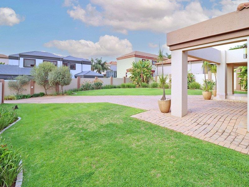 4 Bedroom - Beautiful Views - Photo 8