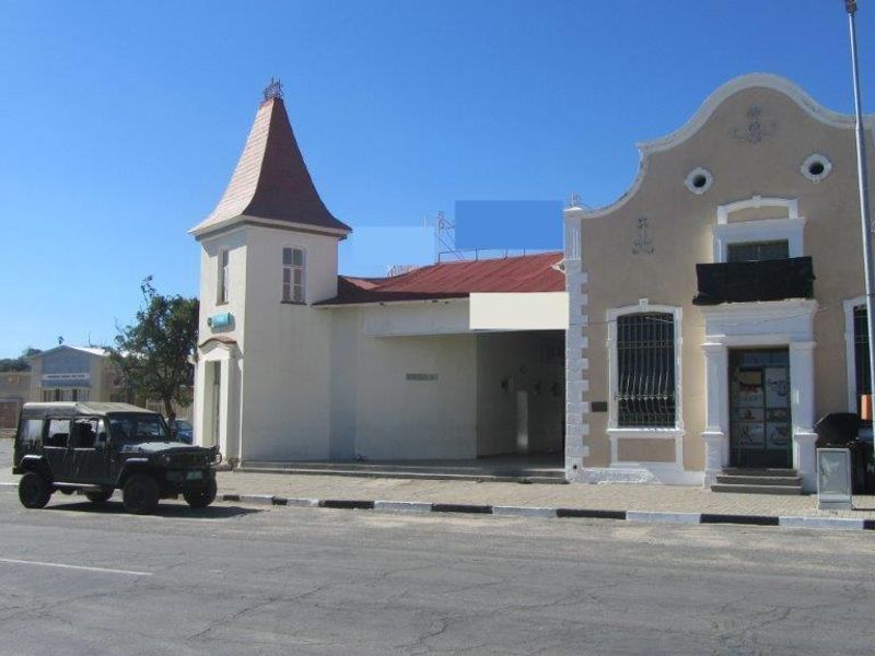 Property in prime Position in the heart of Karibib for Investors - Photo 2