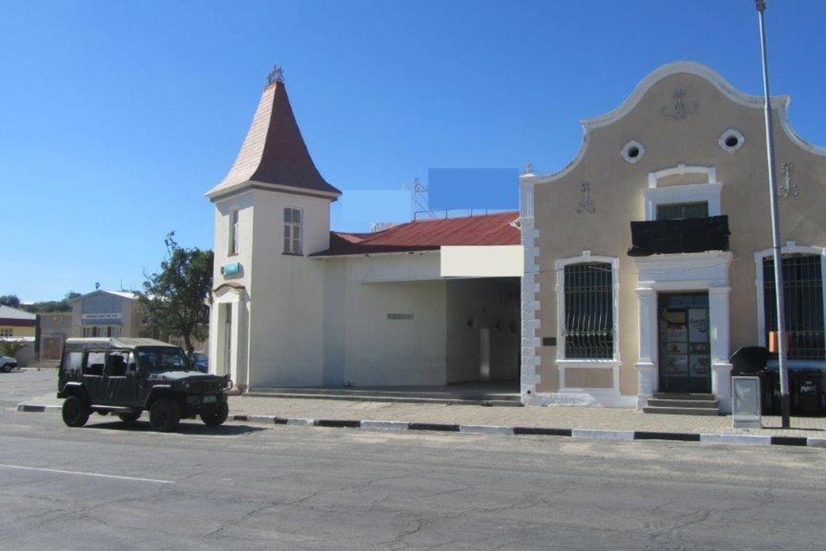 Property in prime Position in the heart of Karibib for Investors - Photo 2