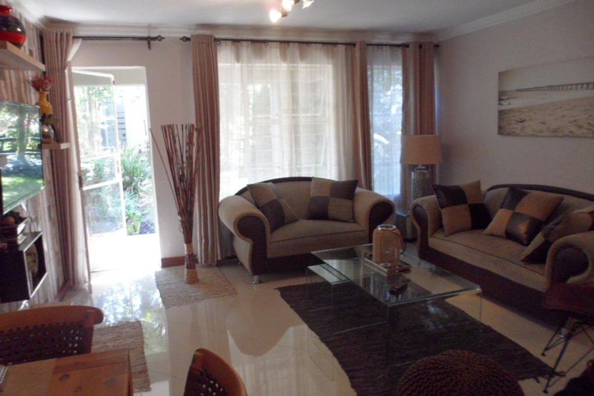 SOPHISTICATED 2 BED FULLY FURNISHED GROUND FLOOR APARTMENT IN BENMORE - Photo 4