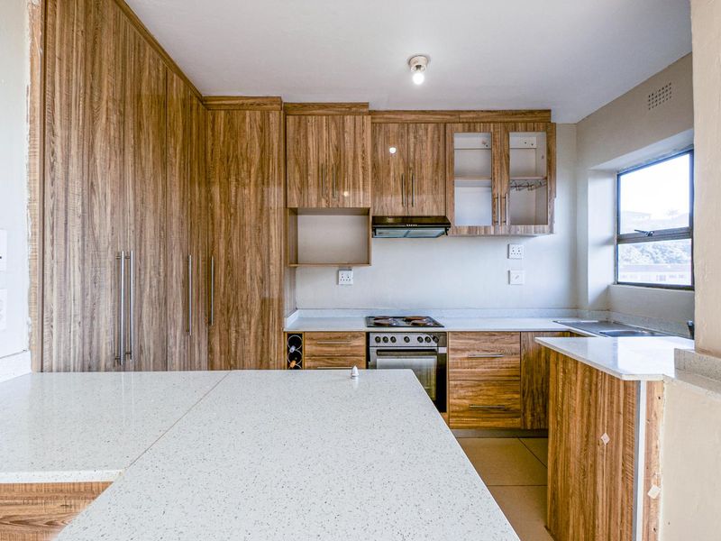 On the beach - Photo 5