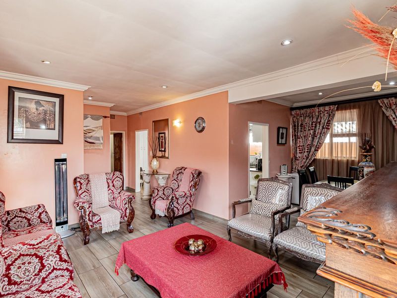 Discover Serenity in a Heritage Leafy Suburb - Photo 4