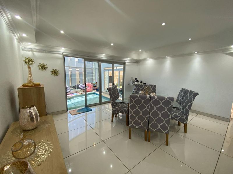 Three Bedroom House for Rent - Photo 5