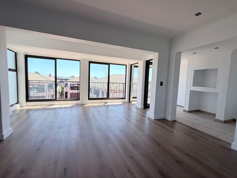Modern Three-Bedroom Triplex in Island View, La Paloma – With Table Mountain Views - Photo 2