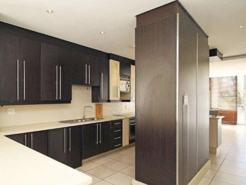 Modern Apartment in the Heart of Bedfordview - Photo 3