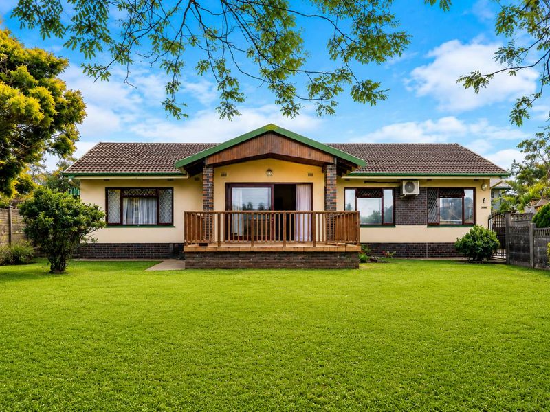 Priced To Sell!!! Spacious Amanzimtoti Family Home with Granny Flat, Pool & Exceptional Parking on 1,984m2 - Photo 1