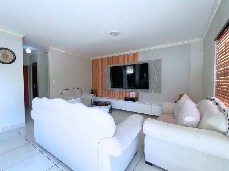 4 Bedroom Family home for Sale in Annlin - Photo 5