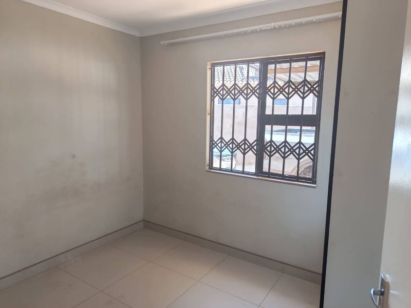 3-Bedroom Family Home To Rent in Dawn City, Dawn Park | ADT Alarm & Fibre Connected  Welcome to this well-maintained and spacious three-bedroom family home - Photo 10